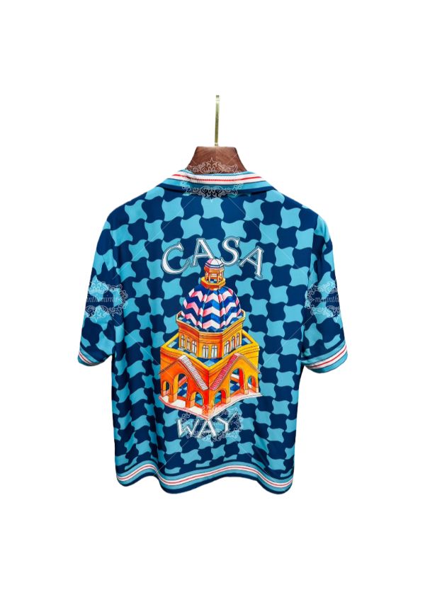 قميص بطباعة هندسية متوسطية | منتجع أكوا بلو للهندسة المعمارية